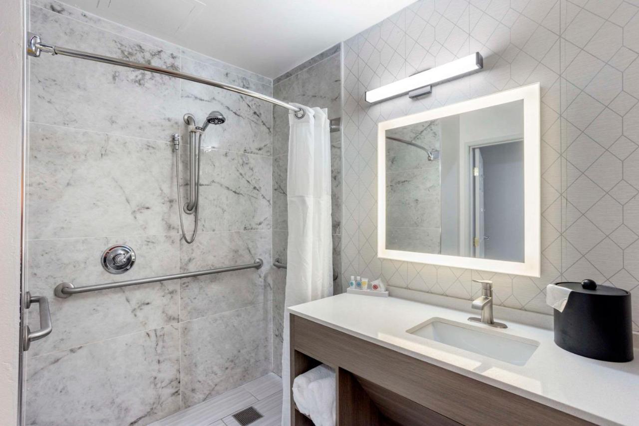 Comfort Inn & Suites Voorhees-Mt Laurel Екстериор снимка