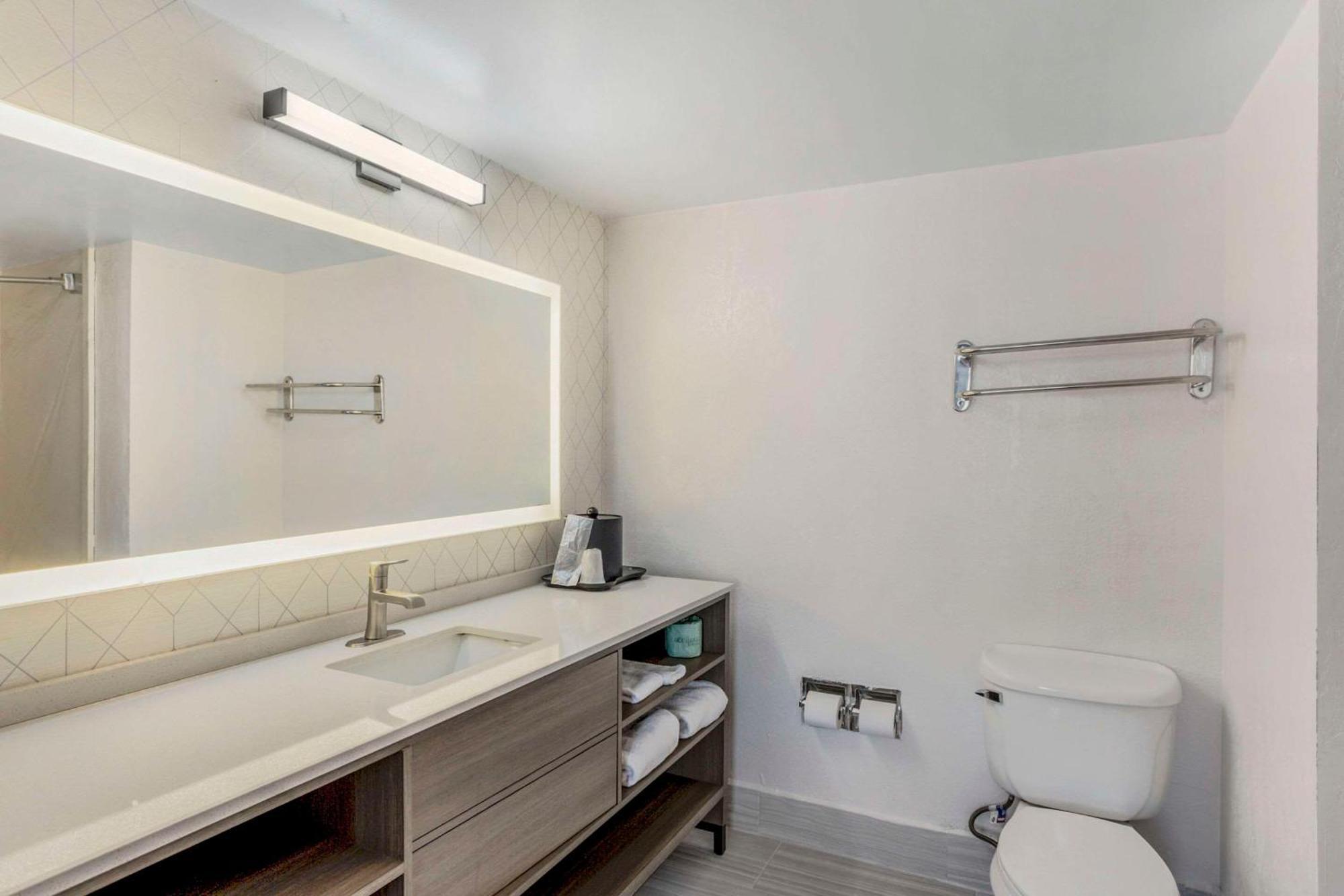 Comfort Inn & Suites Voorhees-Mt Laurel Екстериор снимка