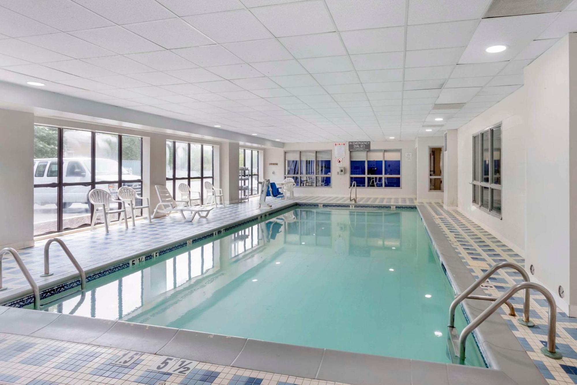 Comfort Inn & Suites Voorhees-Mt Laurel Екстериор снимка
